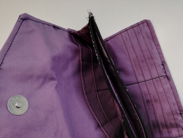 Latex Portemonnaie / Latex Geldbörse  ( Groß-Lila  modell 2 ) UNIKAT